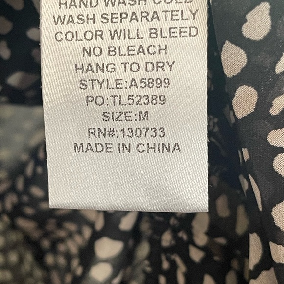 Umgee Women’s size Medium Black and White Polka Dot Blouse flutter sleeve - Picture 5 of 5